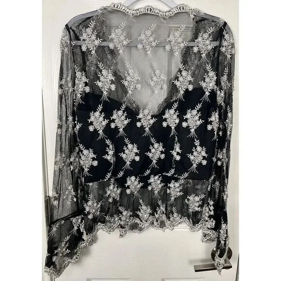 VIE BY VICTORIA ROYAL Black Beaded Embroidered Top Size 12 - Picture 9 of 10